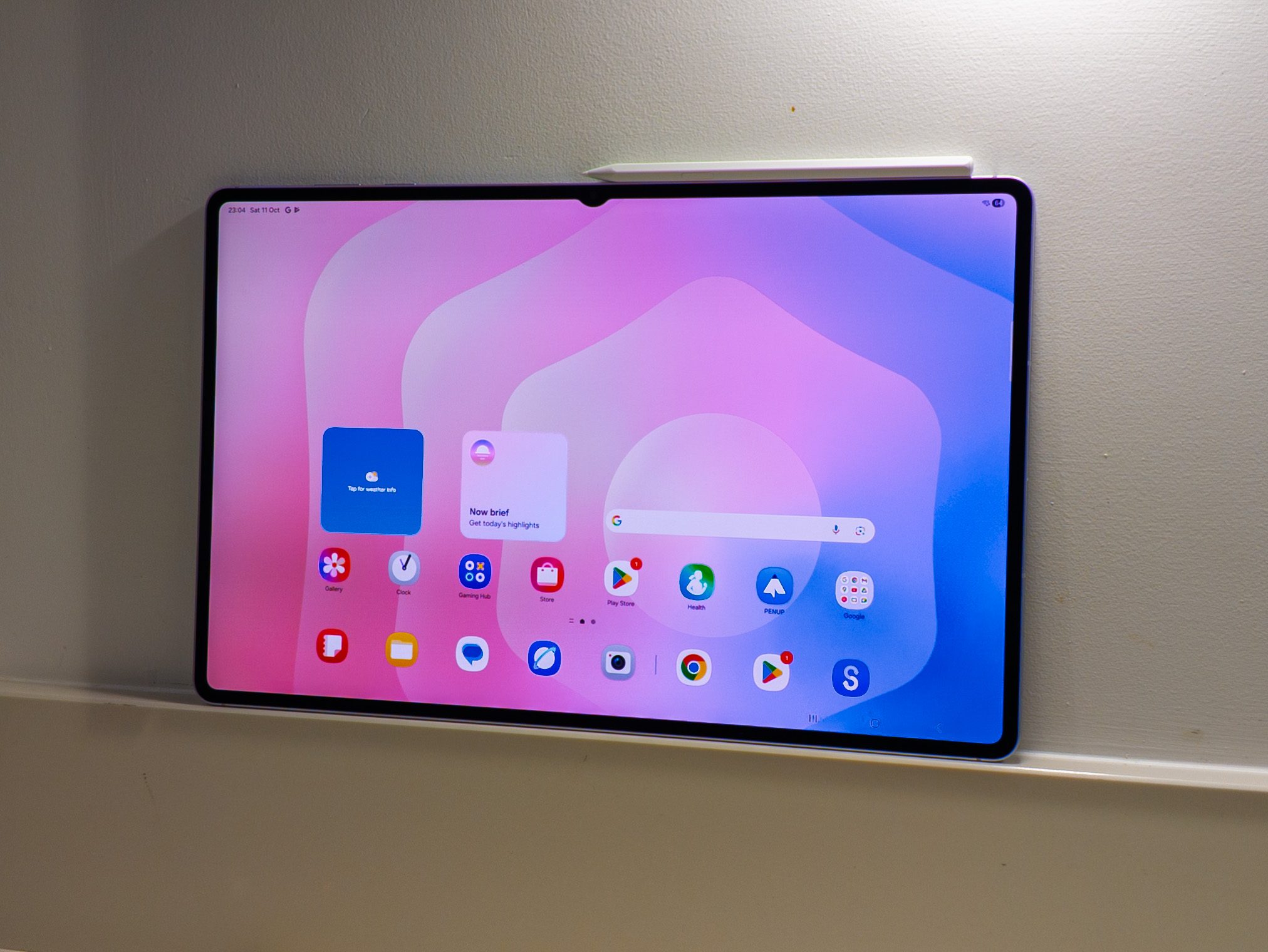 The 14-inch display on the Galaxy Tab S11 Ultra in a kitchen