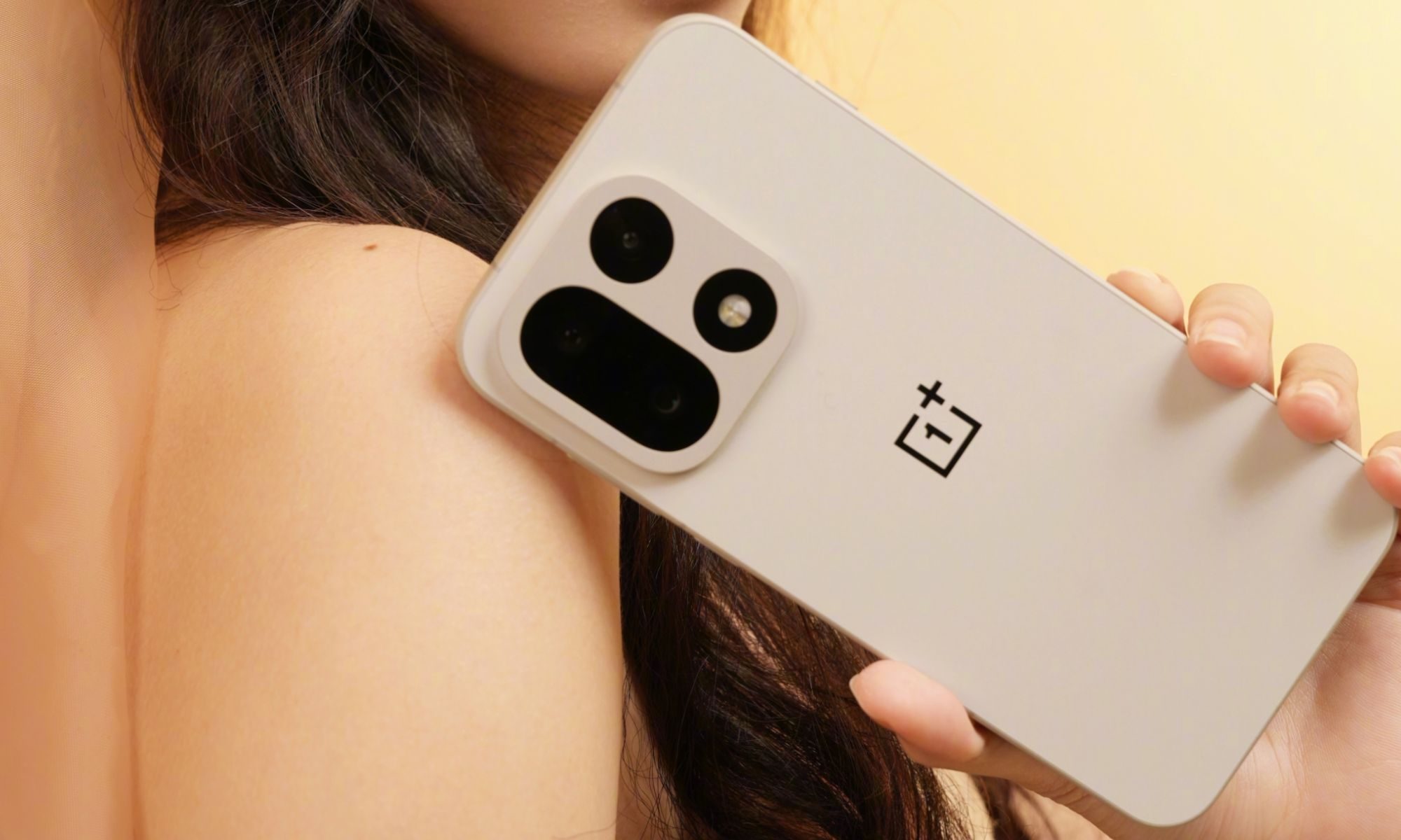 OnePlus 15 breaks cover in an official render.
