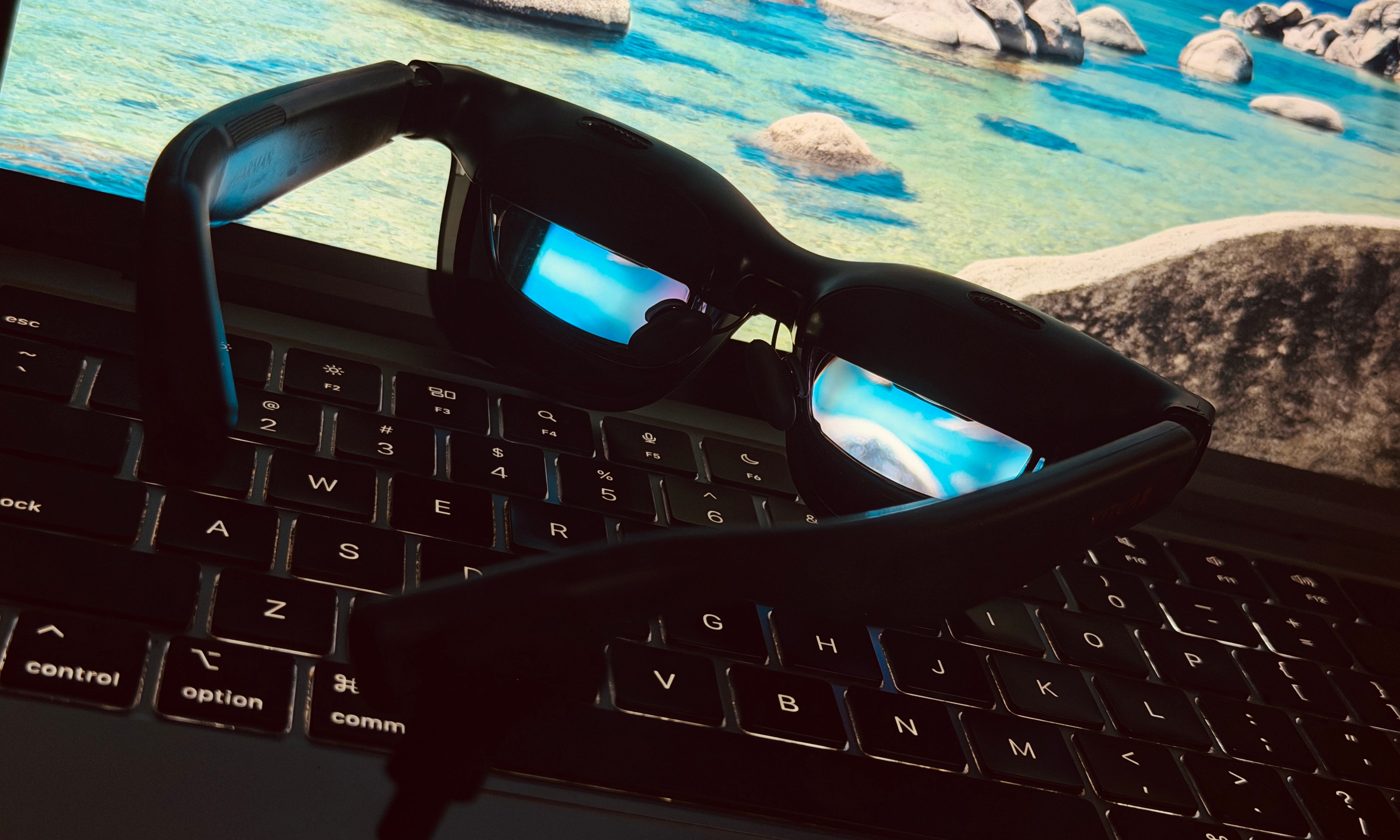 Active display units on Viture Luma Pr XR Glasses