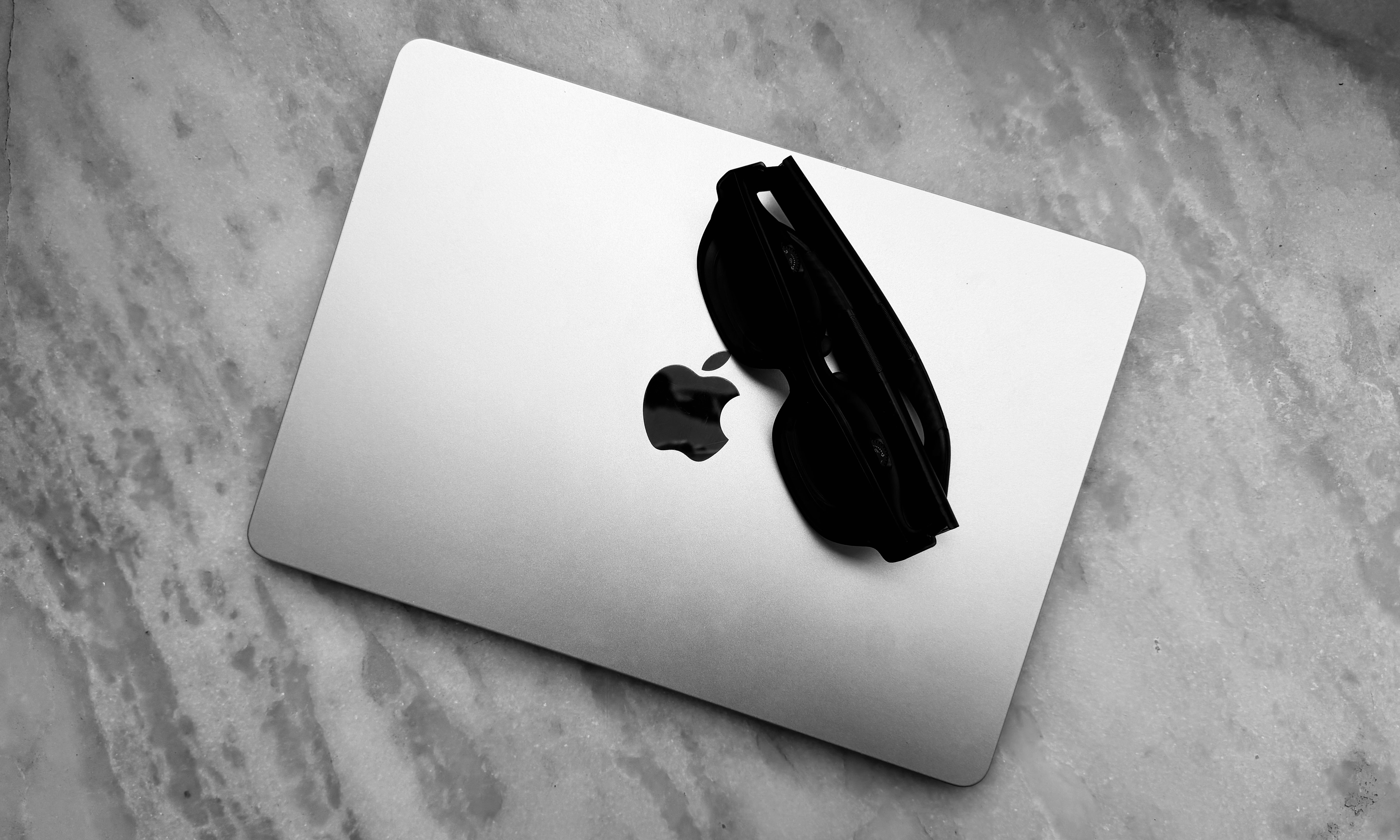 Viture Luma Pr XR Glasses and MacBook Air.