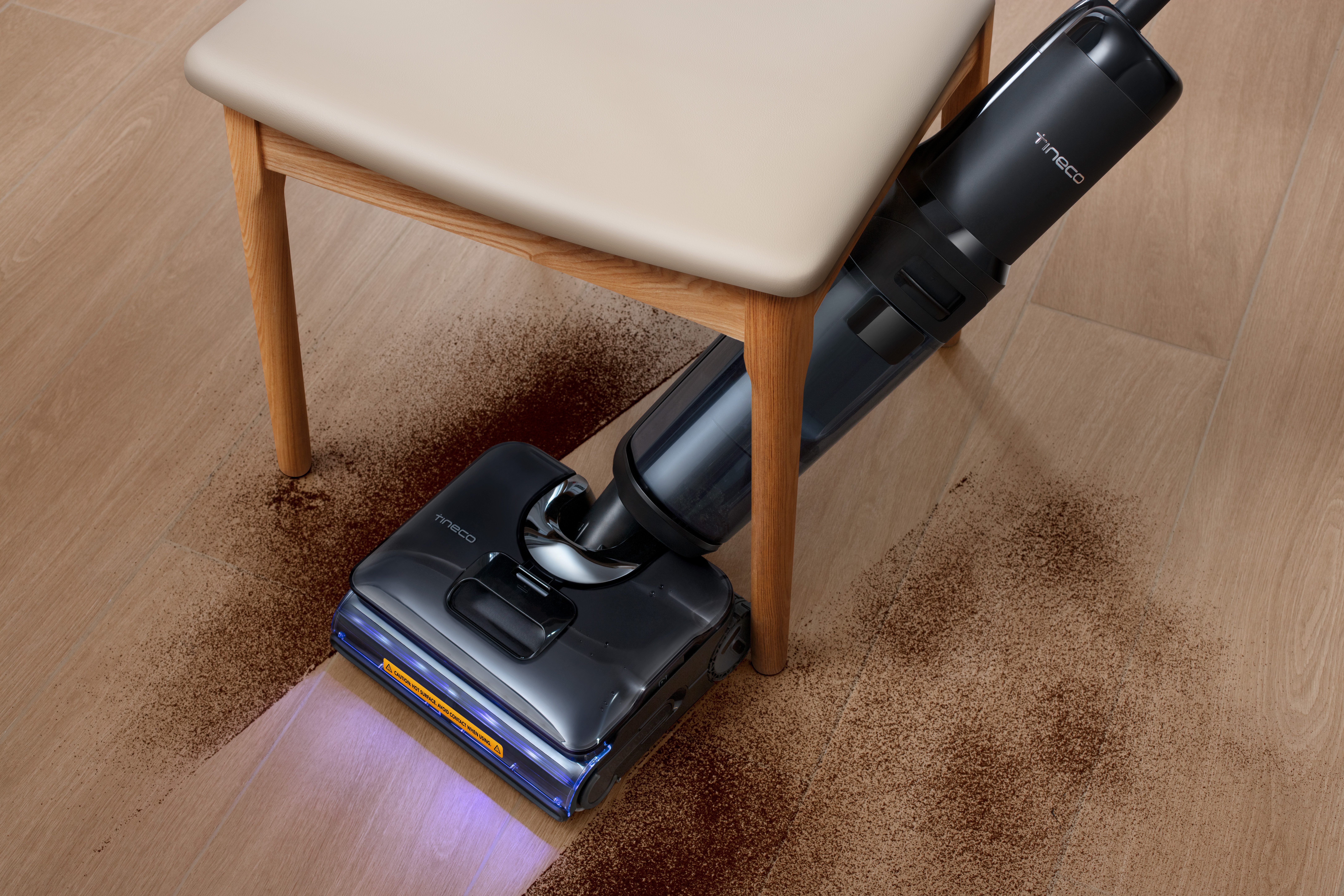 S7 Stretch Steam cleaning a carpet