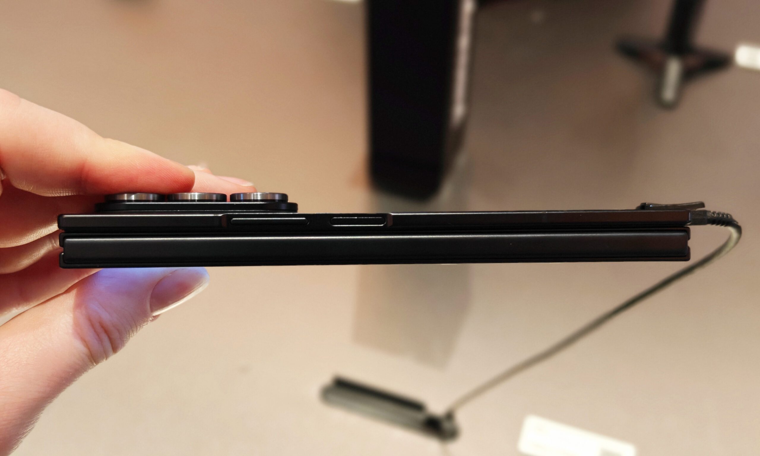 Samsung Galaxy TriFold thickness