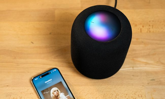 Apple HomePod with Apple iPhone