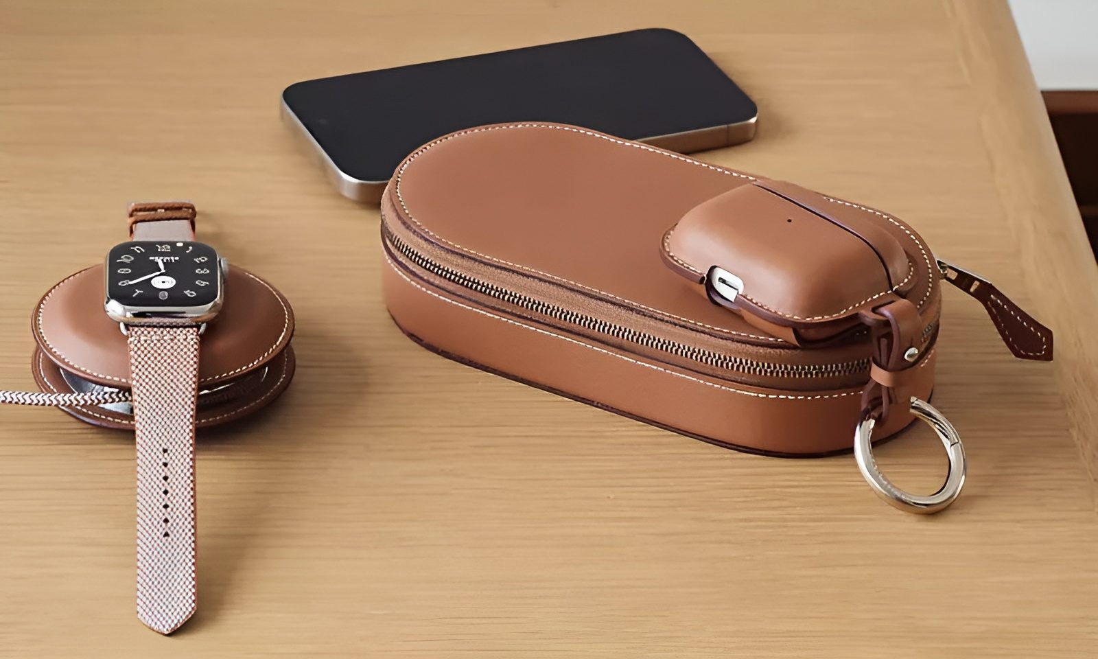 Apple Watch Hermes Series5 - 44mmケース This luxury leather-clad Apple Watch charging kit from Hermès