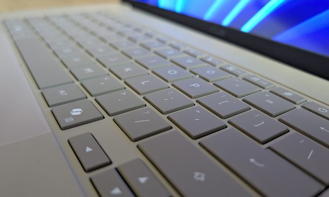 Asus Zenbook A16