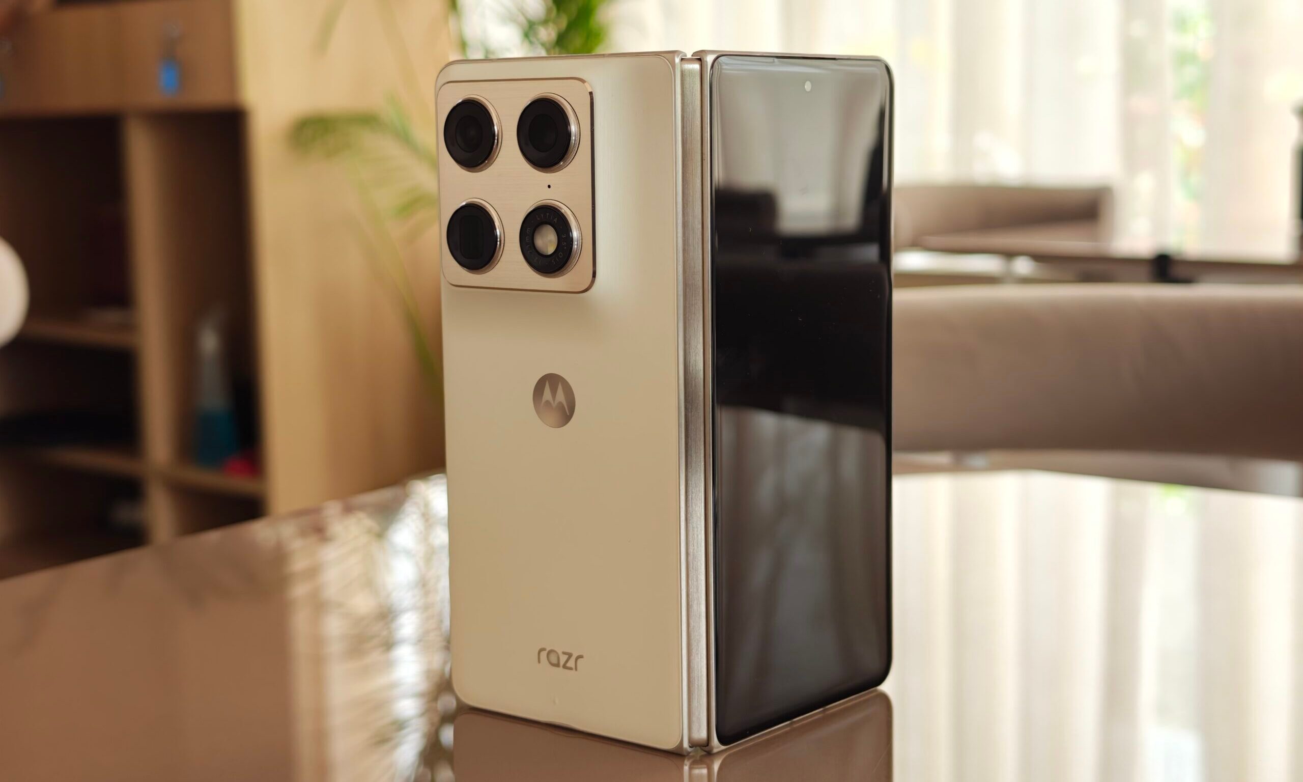 Motorola Razr Fold hinge mechanism in proper view
