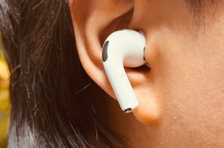 iOS 27 Beta 3 Simplifies AirPods Adaptive Audio Controls