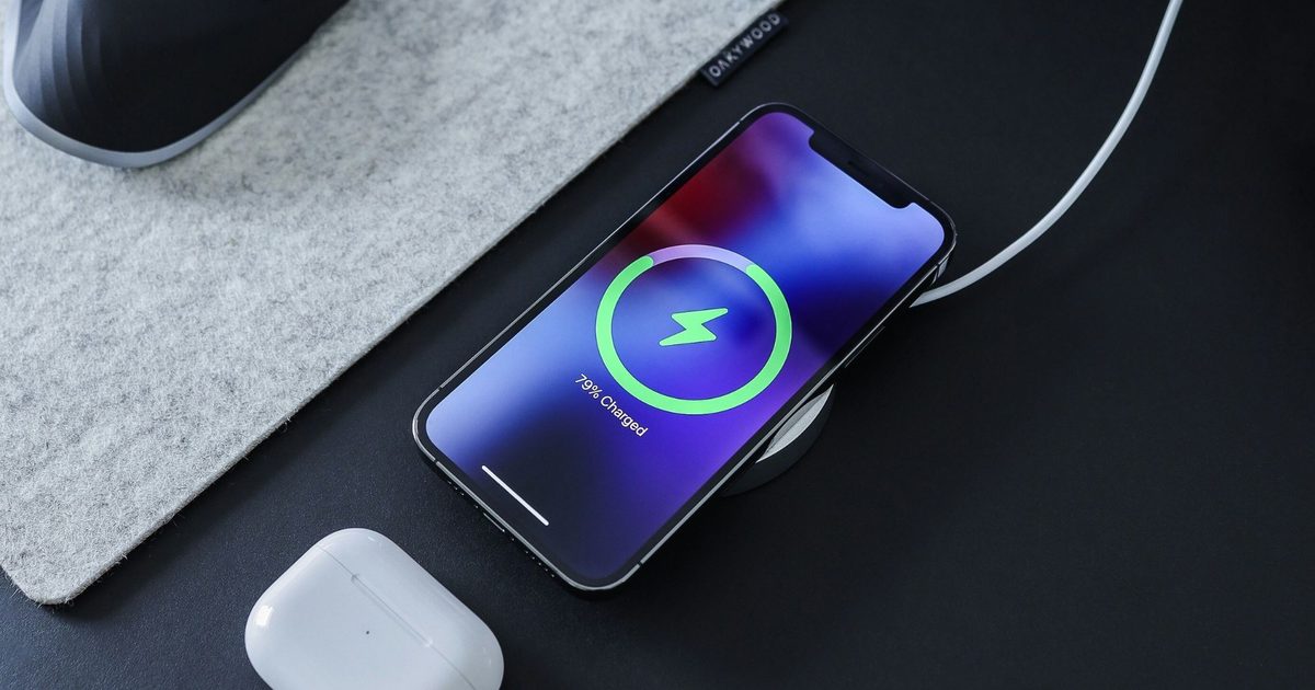 Apple and Google sat for discussions to unlock 50W wireless charging for smartphones