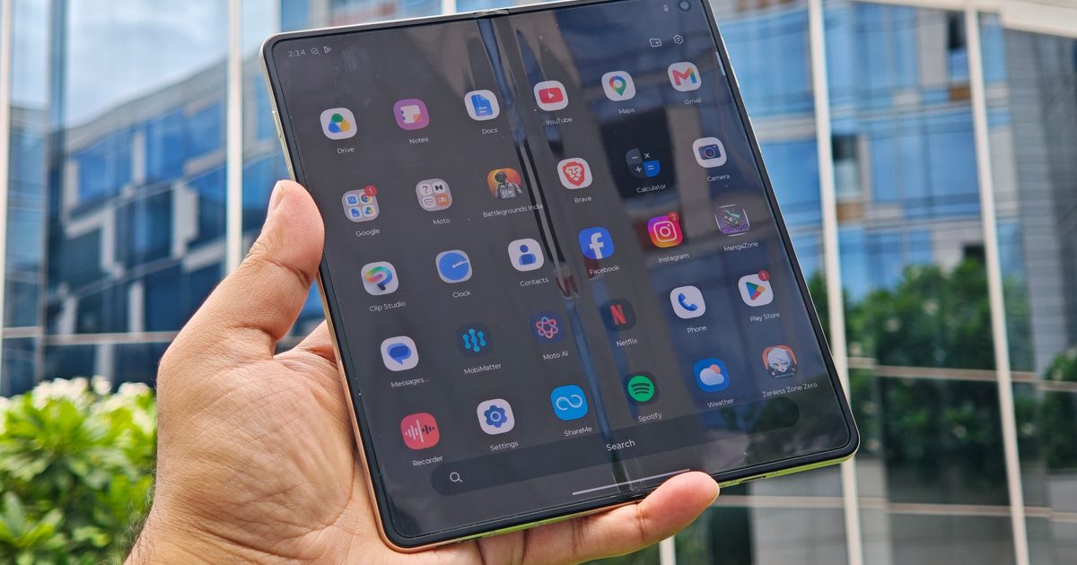 I loved the Motorola Razr Fold, but Android 17 could make its weakest part much better I loved the Motorola Razr Fold, but Android 17 could make its weakest part much better