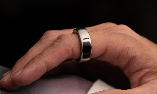 OASIS Smart ring Featured on hand