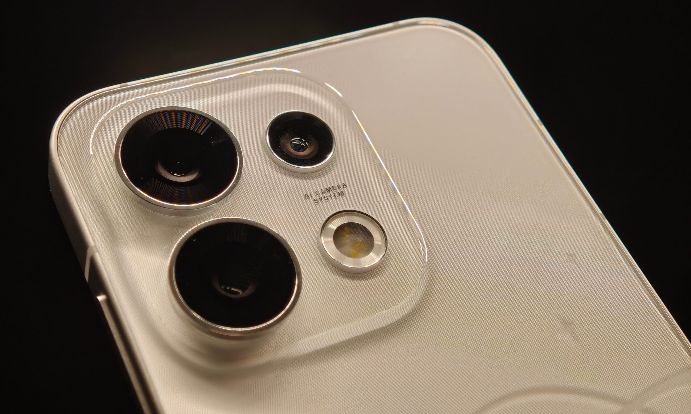 Oppo Reno 16 Pro dengan kamera utama 200MP