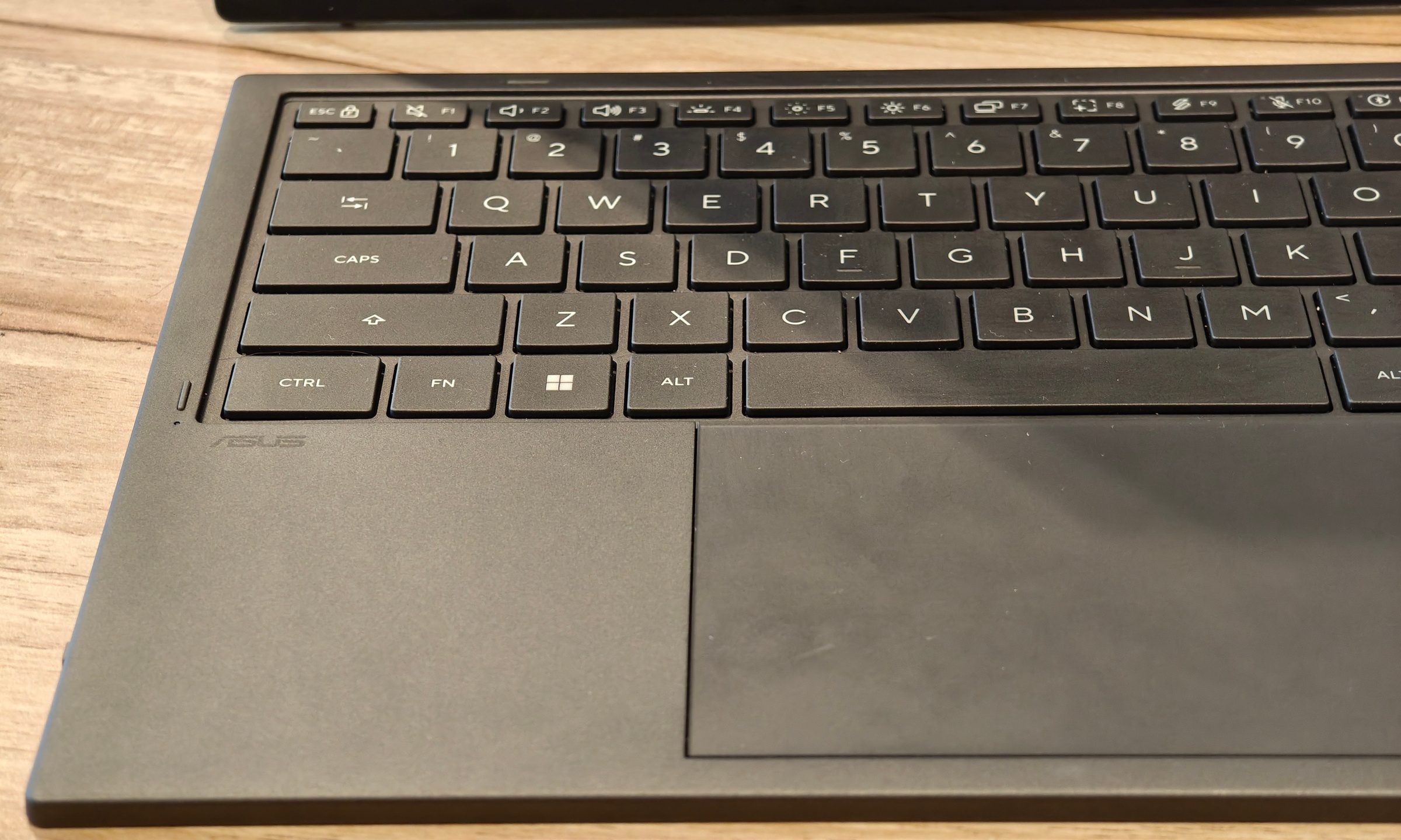 ASUS Zenbook Duo UX8407AA review: Two screens finally earned their place in my bag