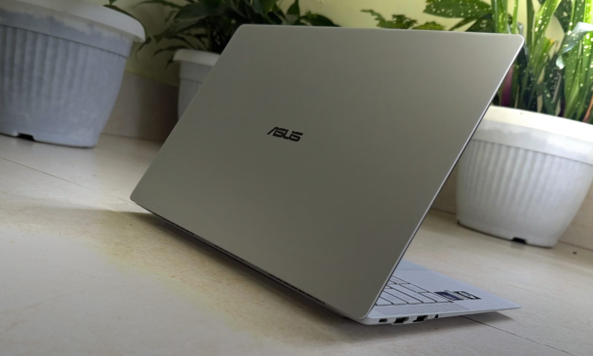 Asus ExpertBook Ultra laptop