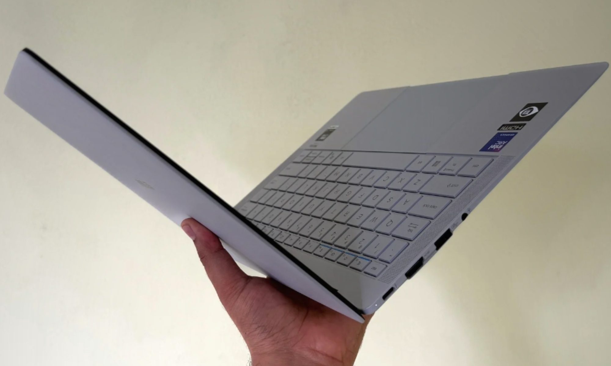 Asus ExpertBook Ultra laptop