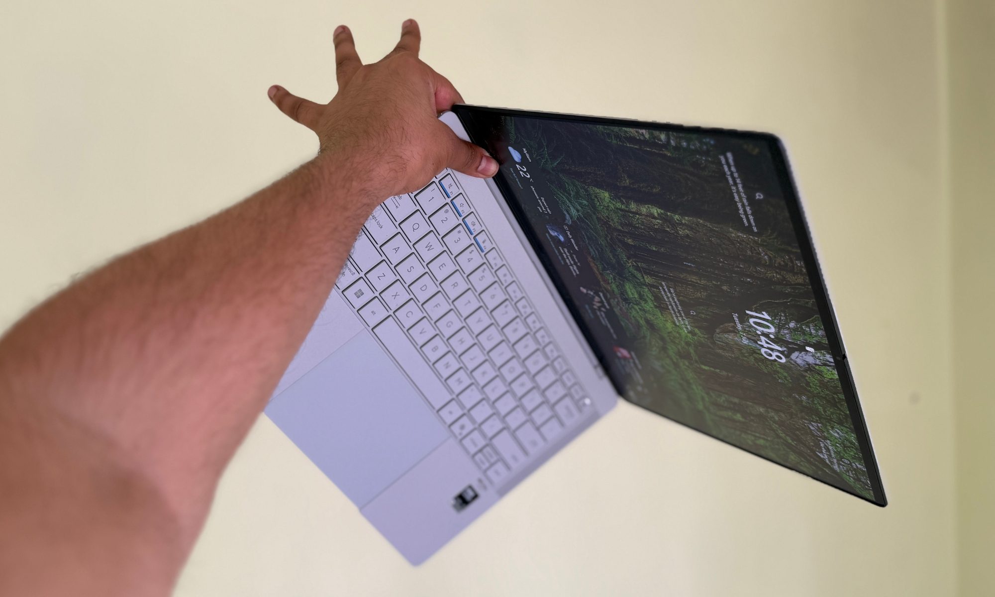 Asus ExpertBook Ultra laptop