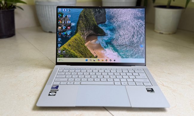 Asus ExpertBook Ultra laptop