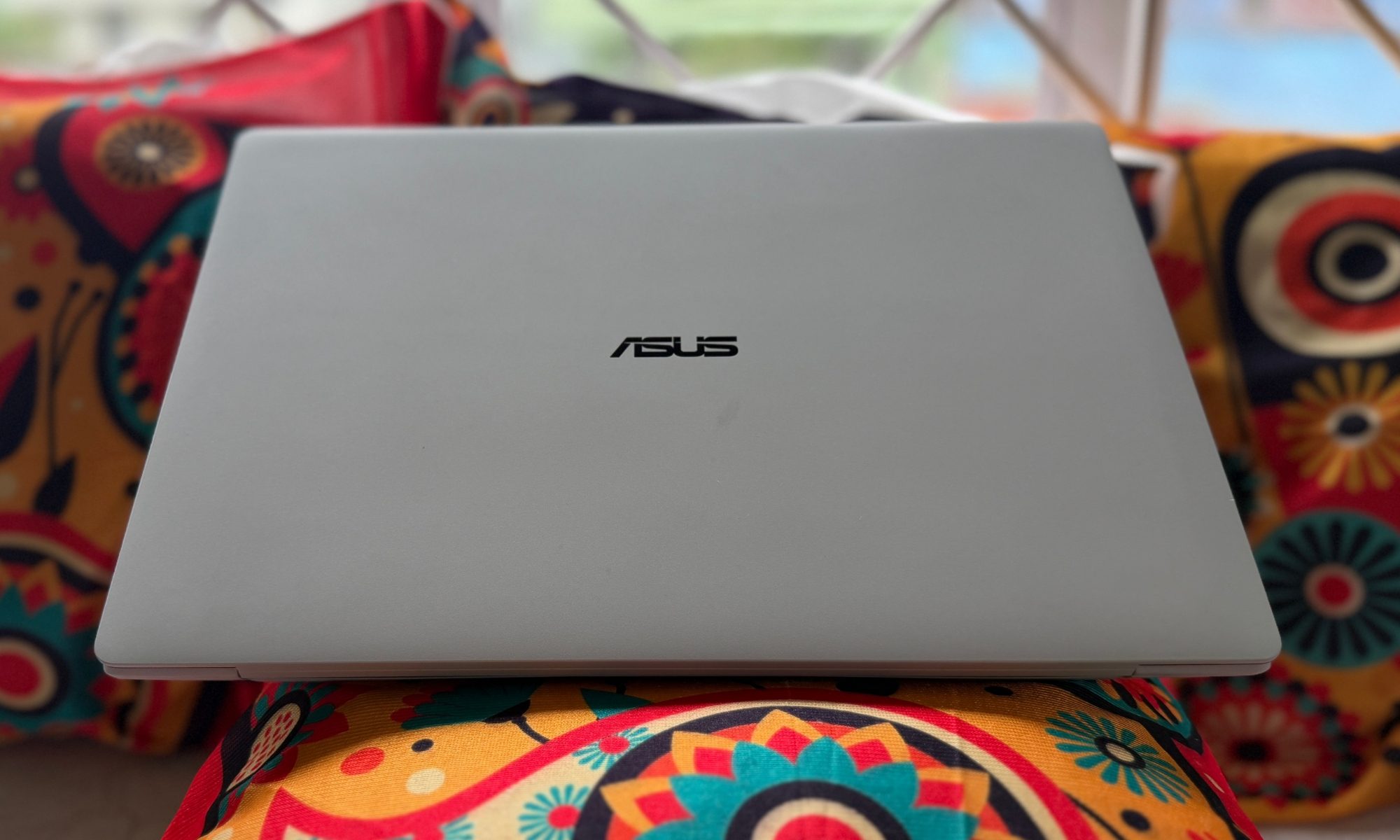 Asus ExpertBook Ultra laptop