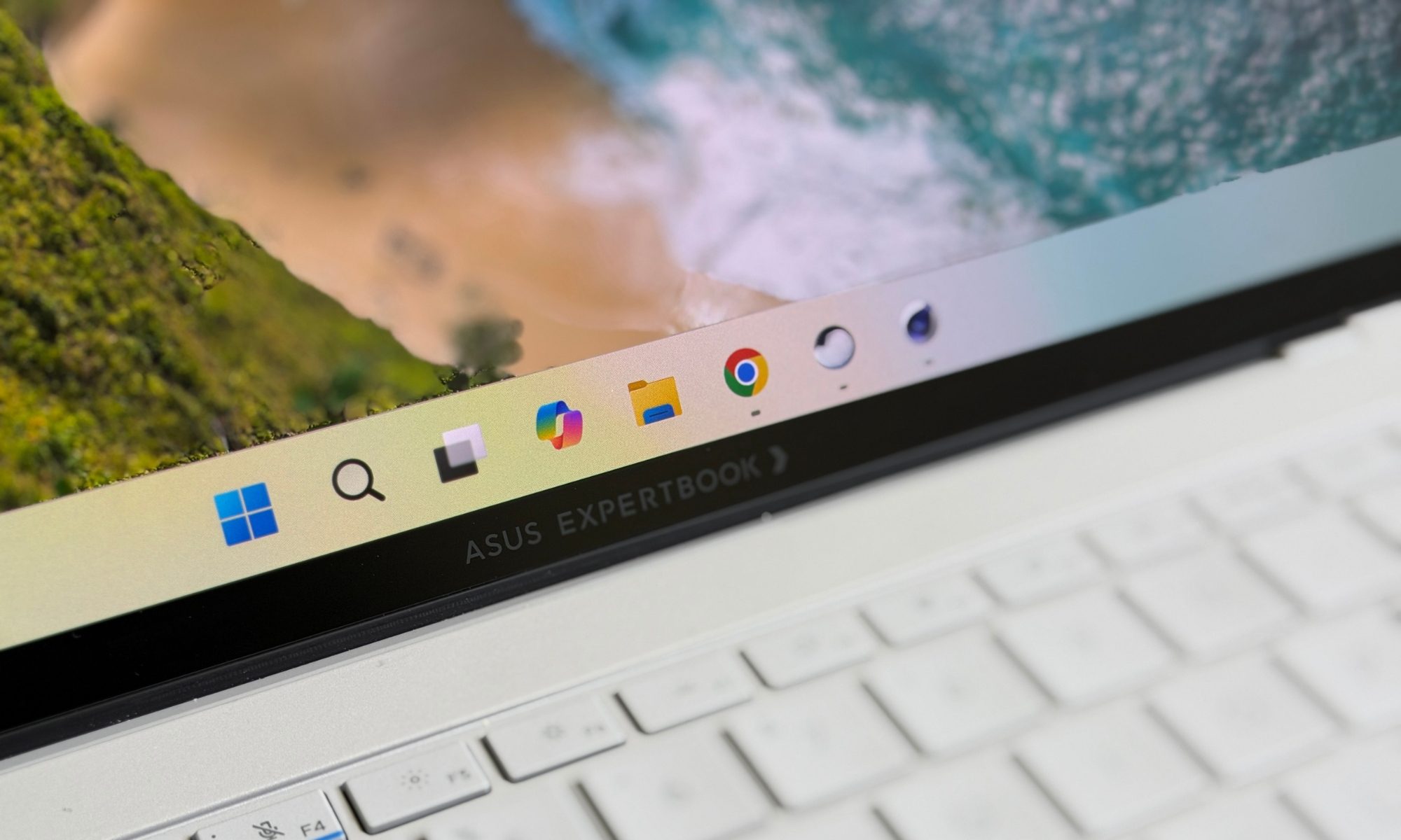 Asus ExpertBook Ultra laptop