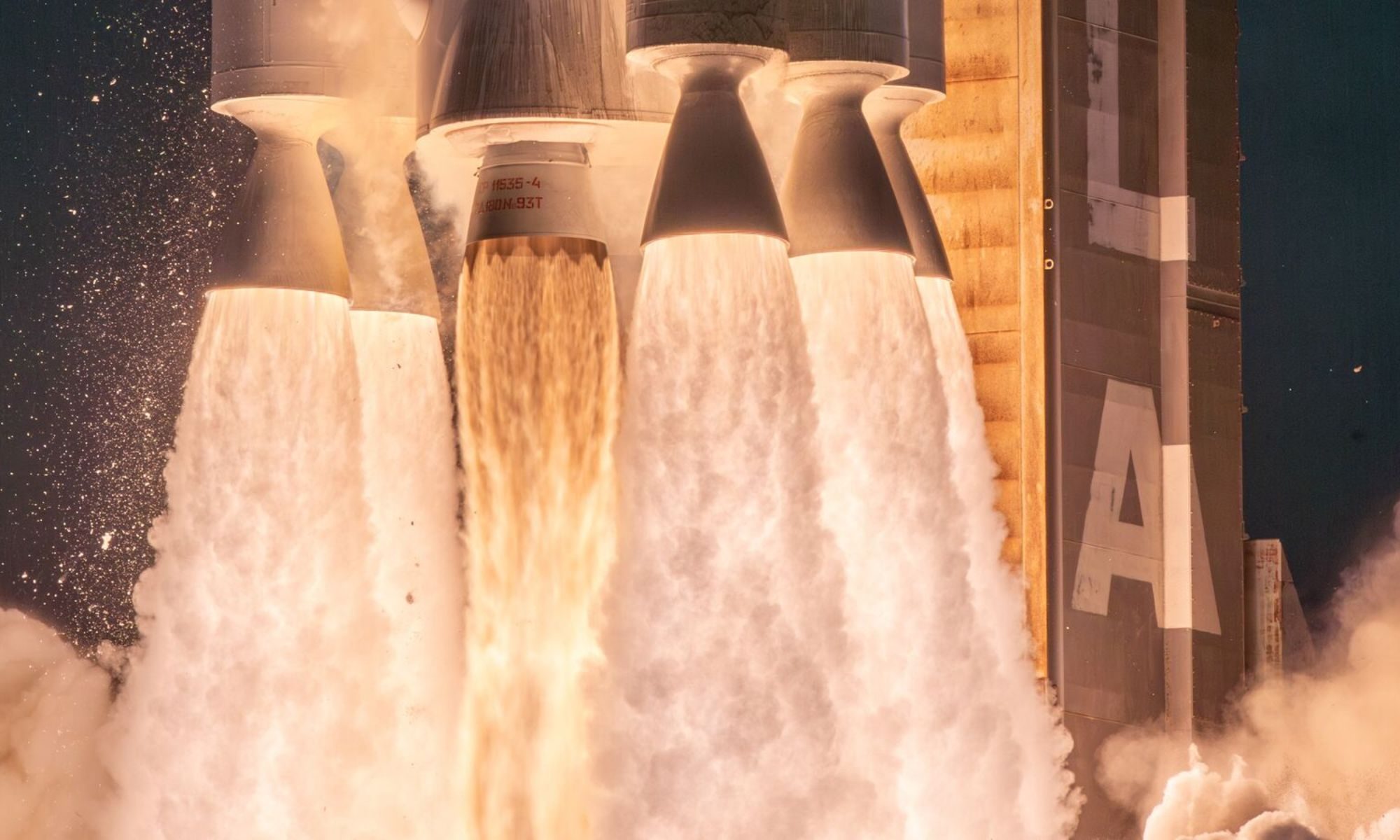 ULA Atlas V rocket lifting off with first 27 Project Kuiper satellites.