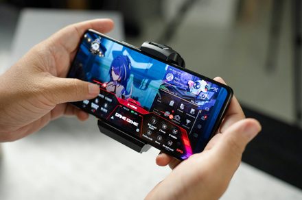 Gaming against AI could make you more confident with real teammates