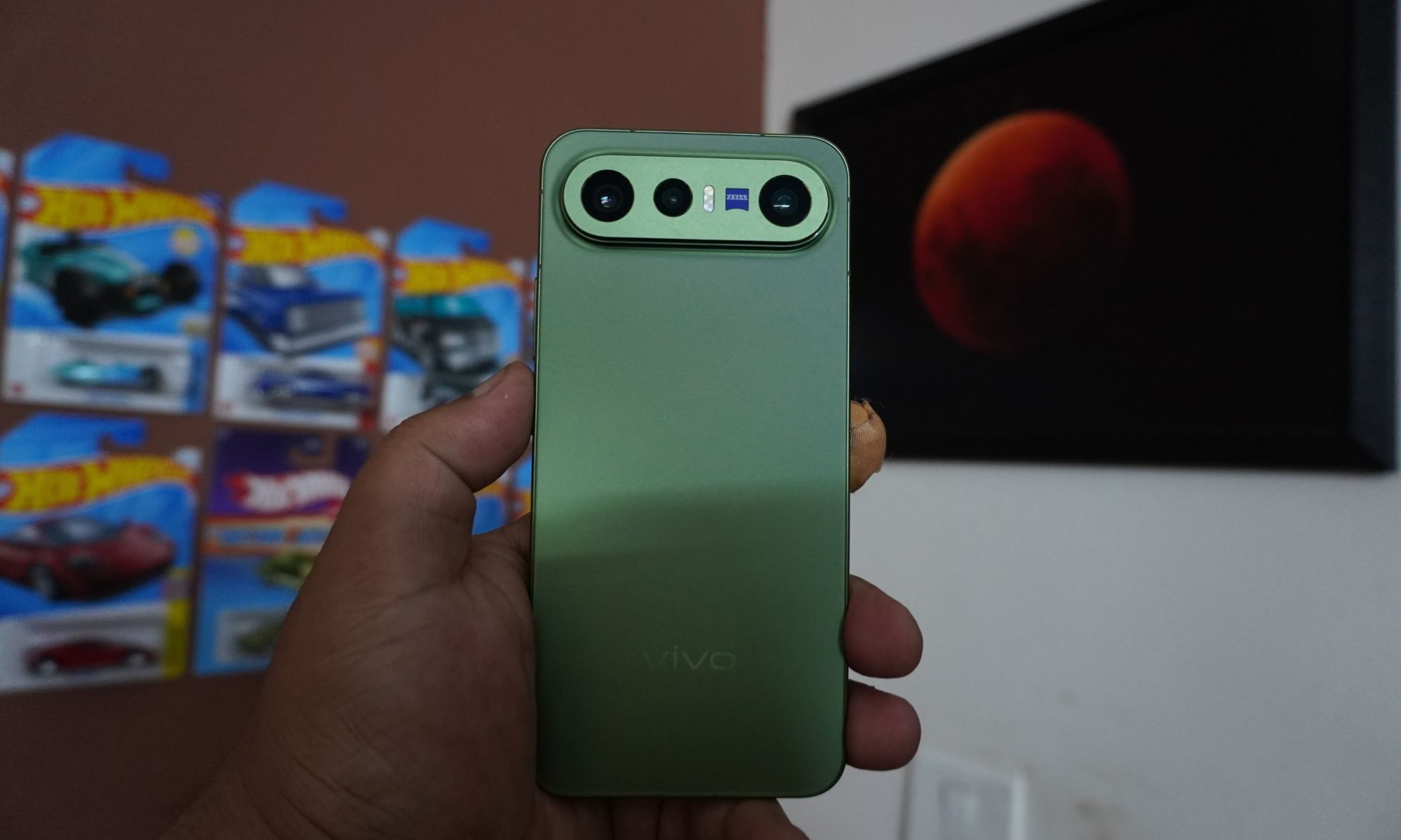 Vivo X300 FE review: The compact flagship I didn’t expect to like this much