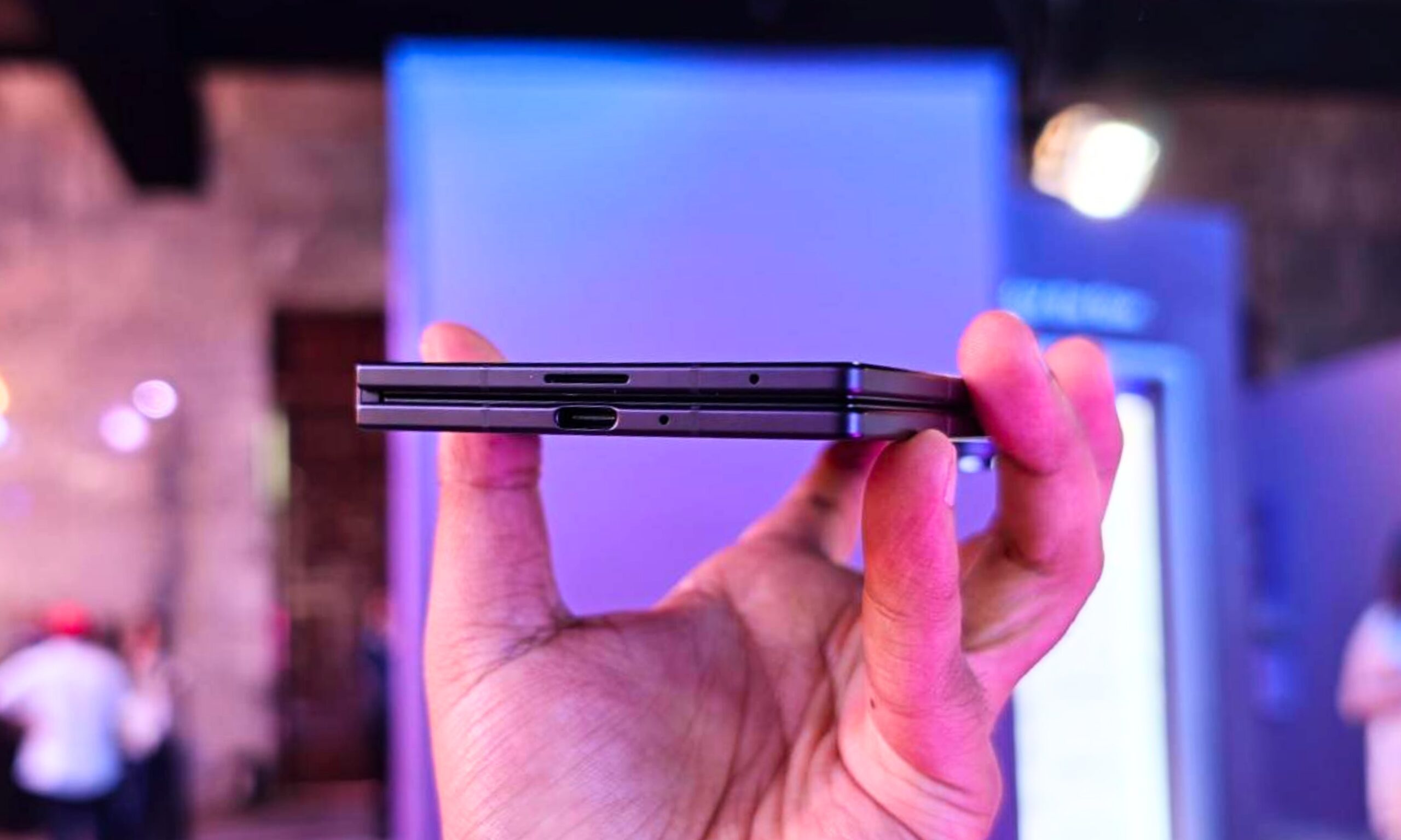 Galaxy Z Fold 8 Ultra bottom profile
