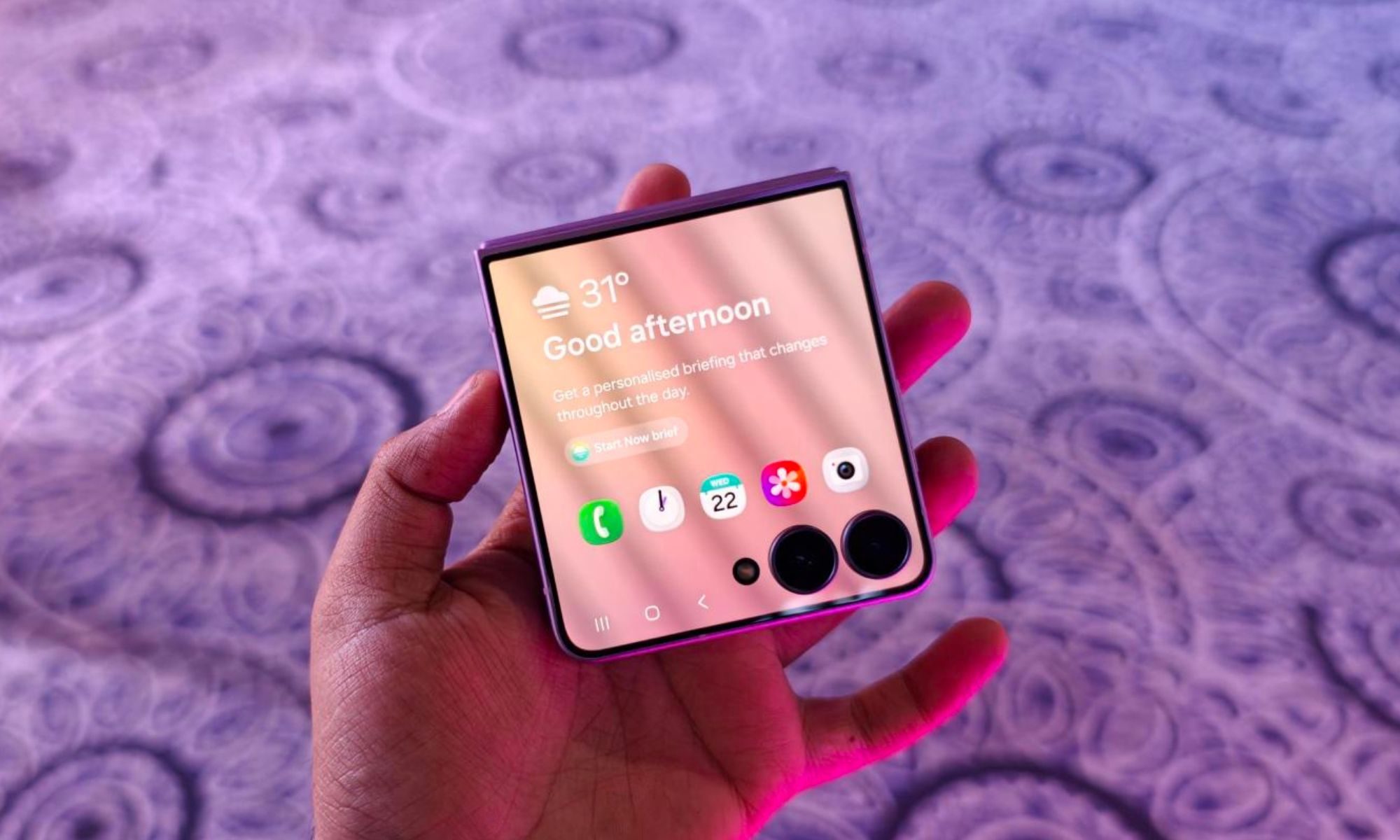 Galaxy Z Flip 8 cover display