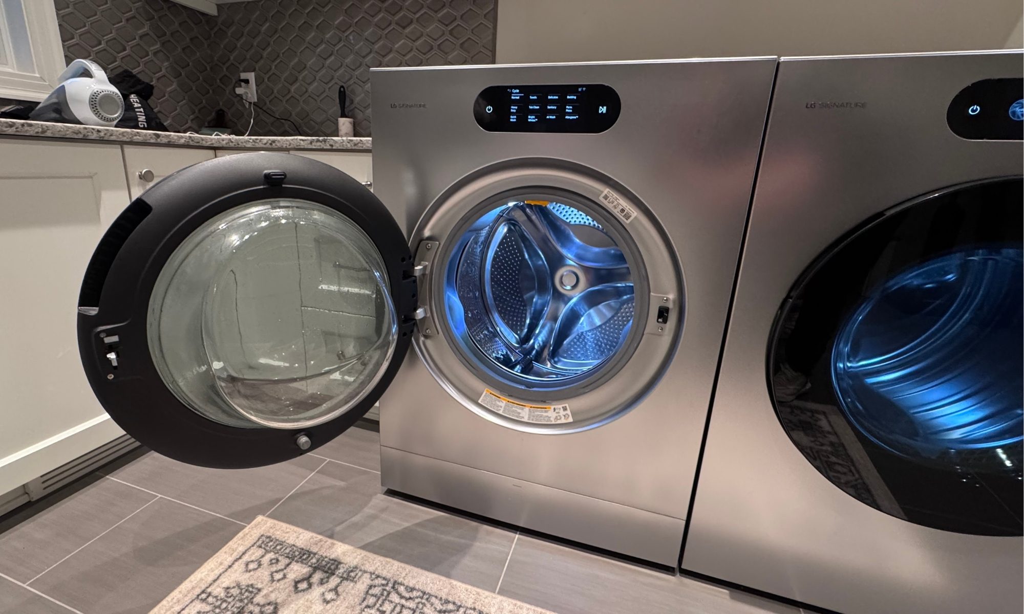 LG SIGNATURE WM9900HSA washer and drying machine.