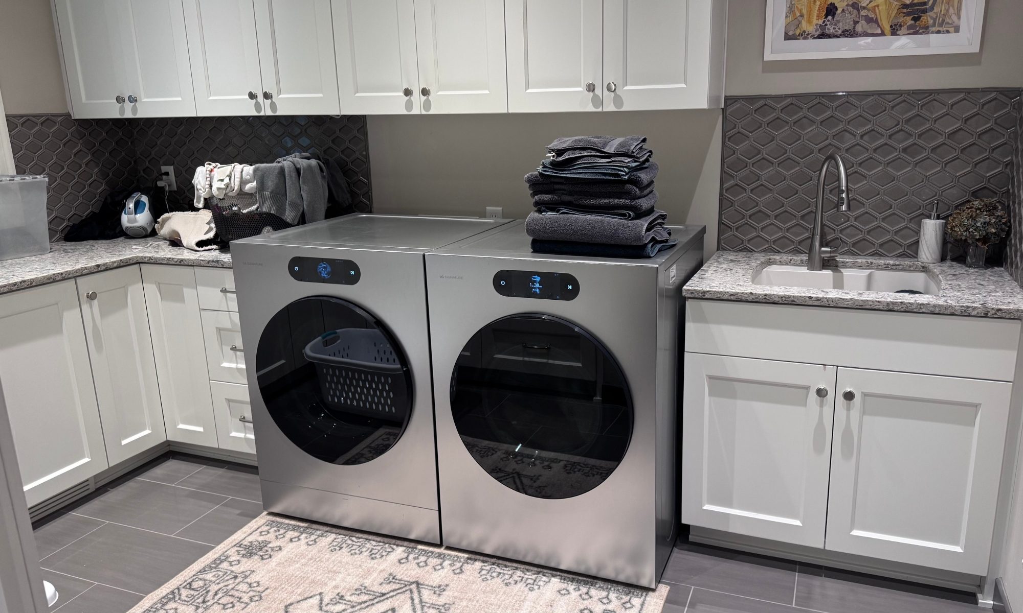 LG SIGNATURE WM9900HSA washer and drying machine.