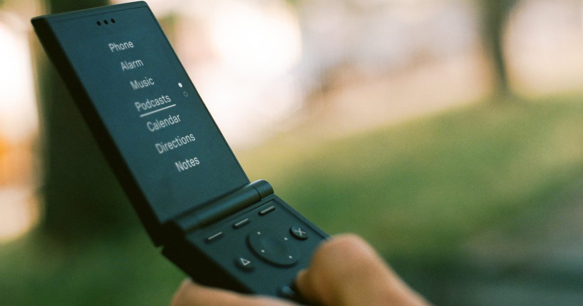The Light Flip brings back the flip phone, minus the distractions The Light Flip brings back the flip phone, minus the distractions