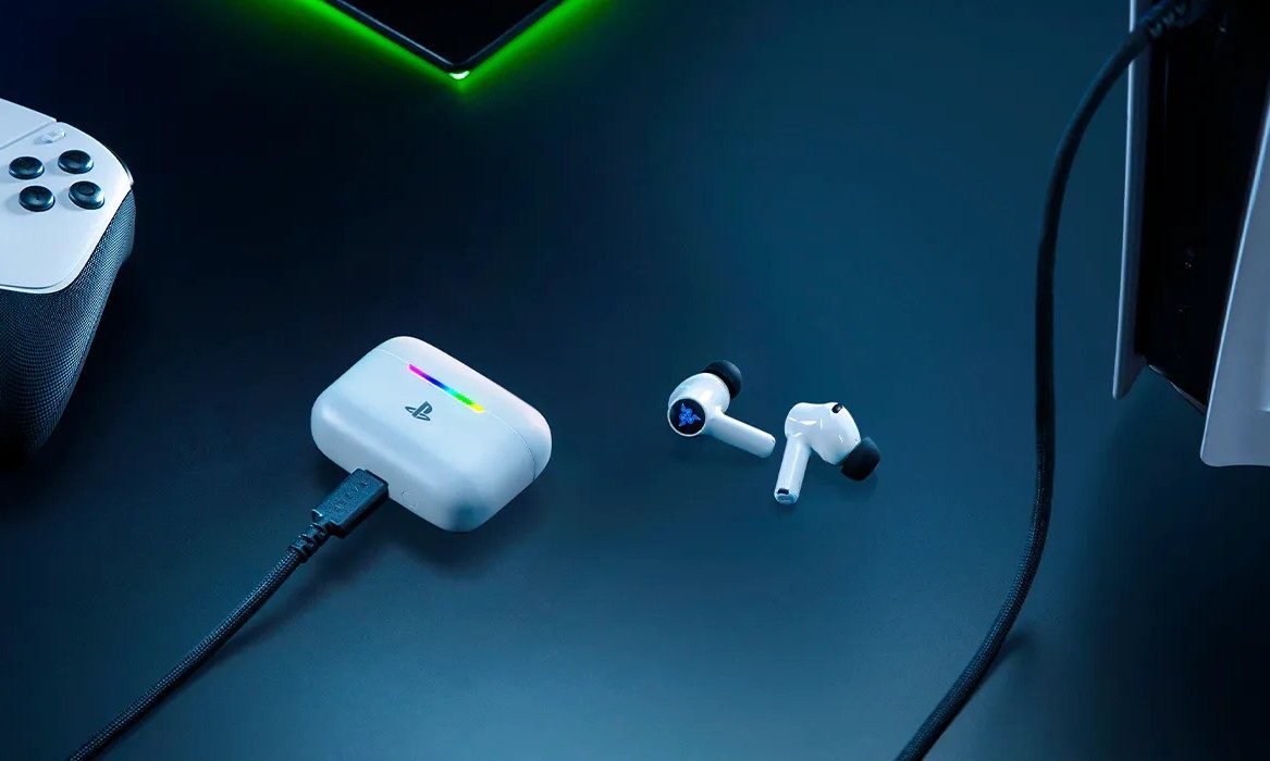 Razer Hammerhead V3 X HyperSpeed for PlayStation charging via USB-C