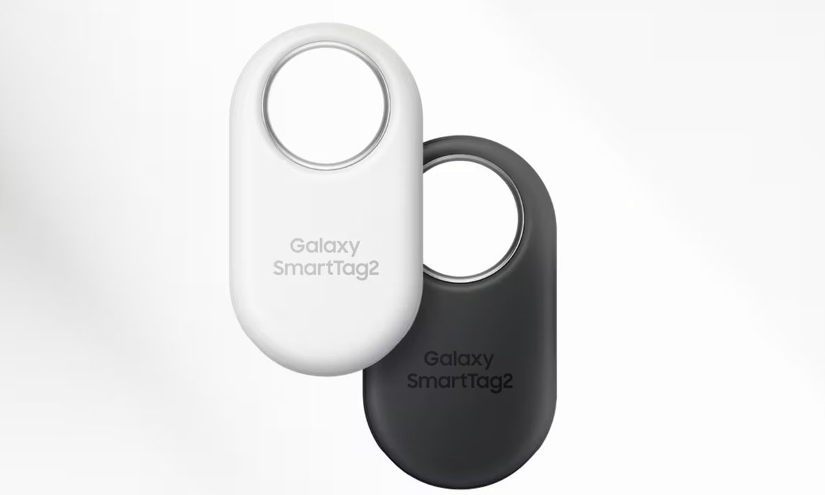 Samsung Galaxy SmartTag 2 in Black and White variants