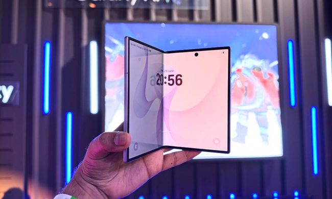 Samsung Galaxy Z Fold 8 Inside Screen View