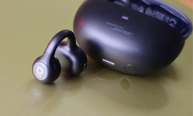 Baseus Inspire XC1 earbuds in black.