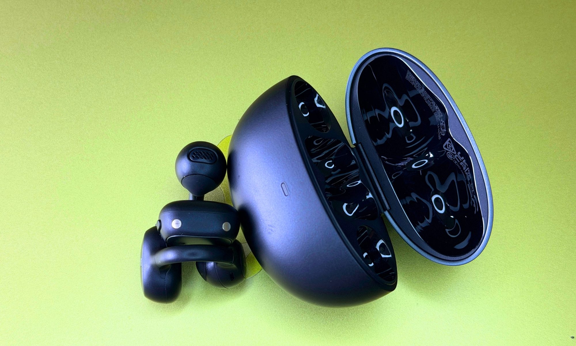 Baseus Inspire XC1 earbuds in black.