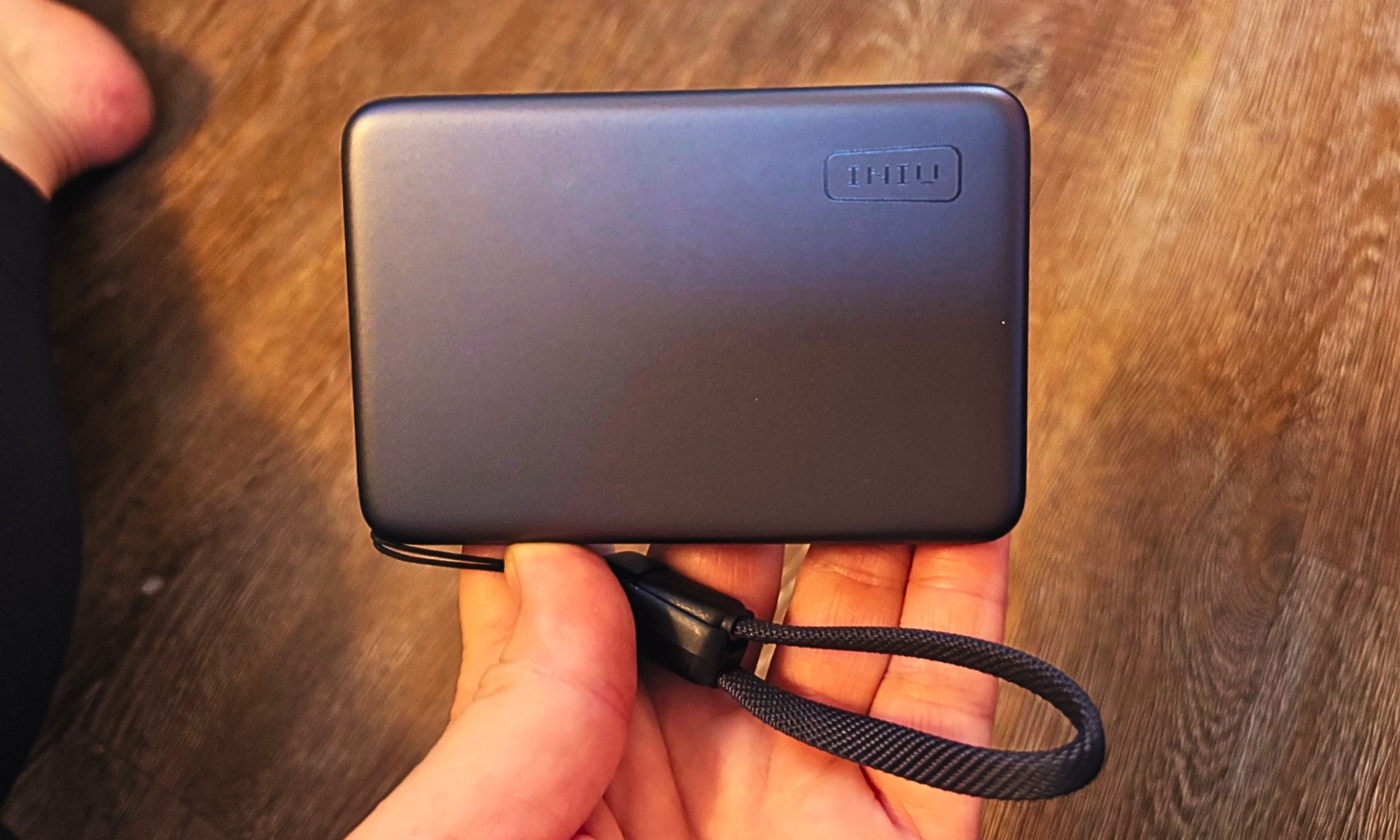 INIU SnapGO Air wireless power bank