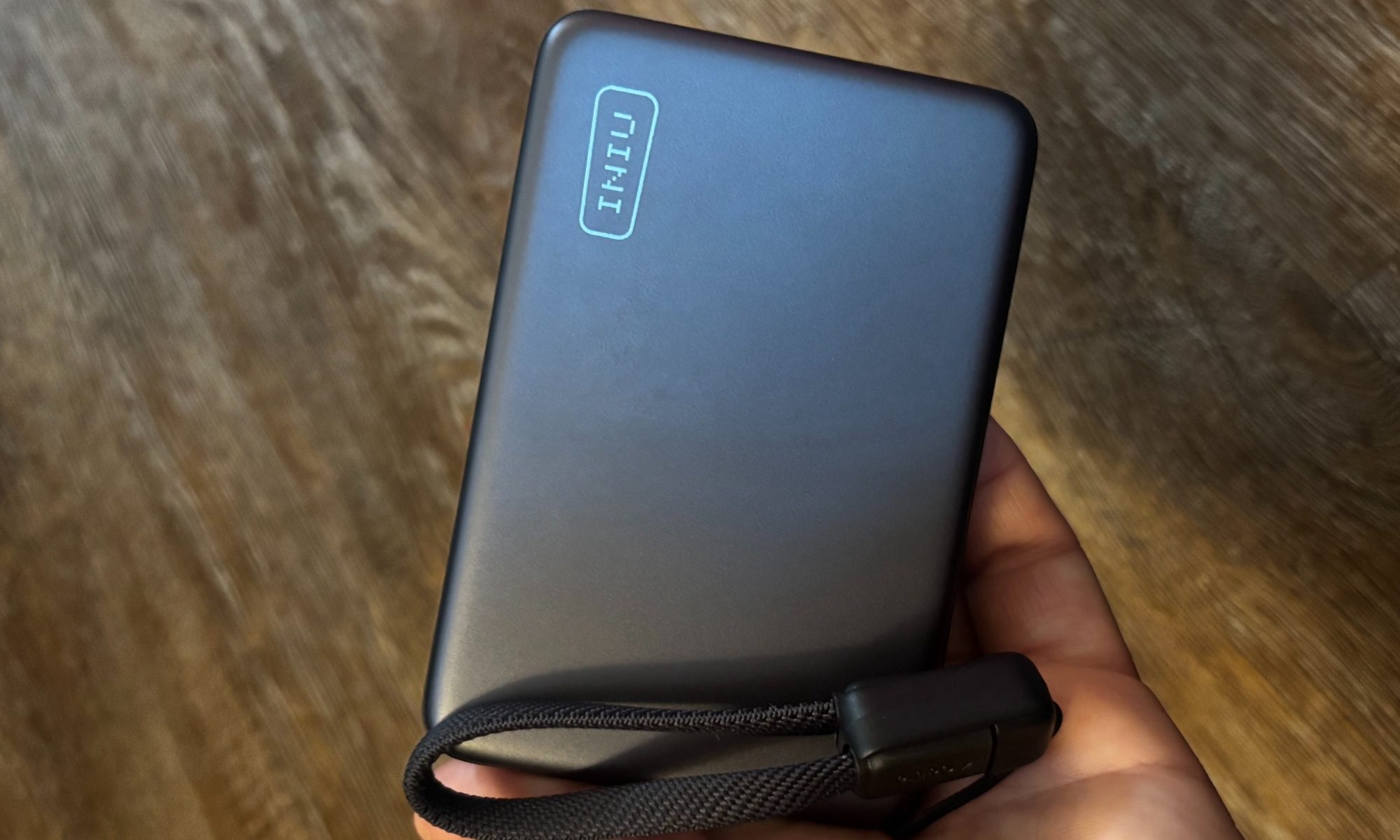 INIU SnapGO Air wireless power bank