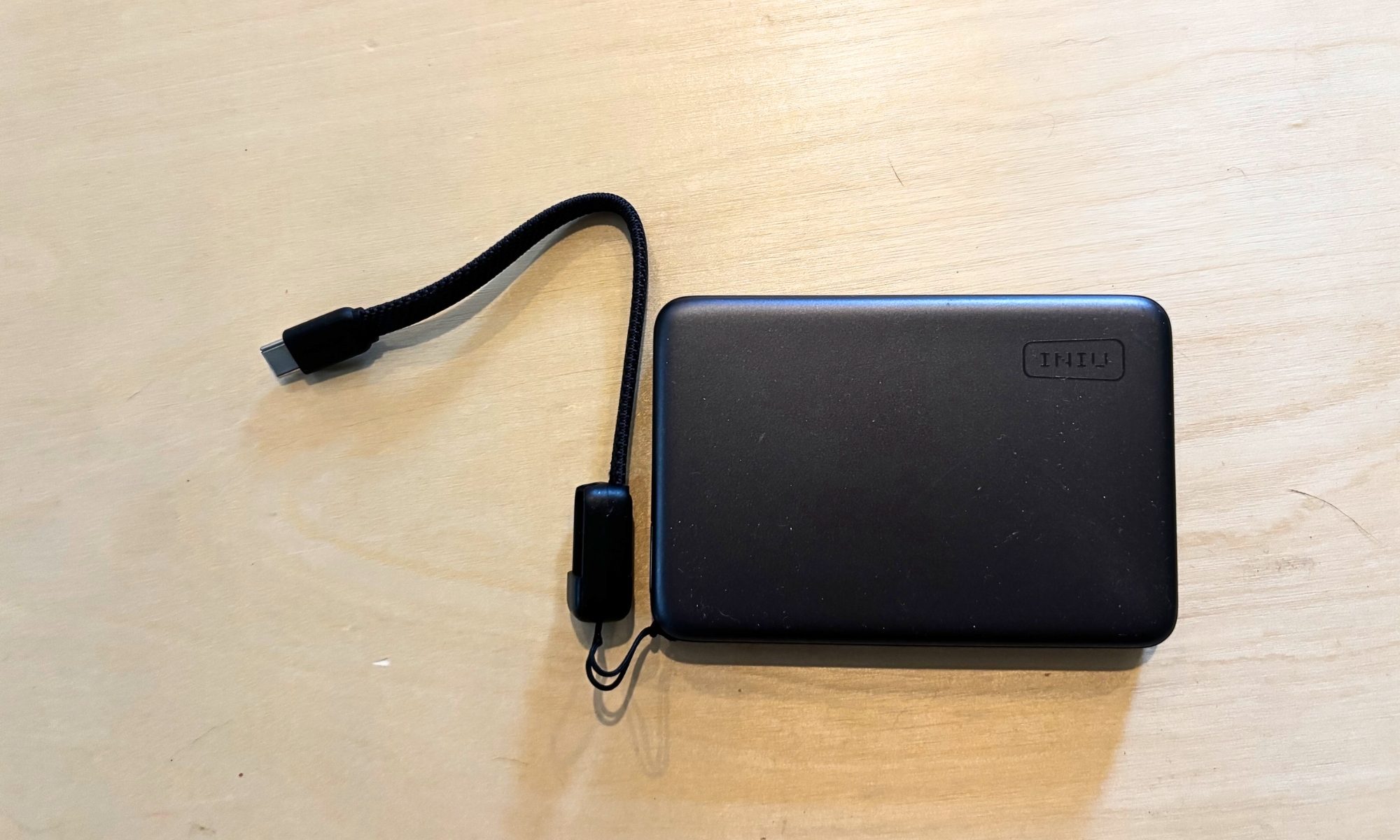 INIU SnapGO Air wireless power bank