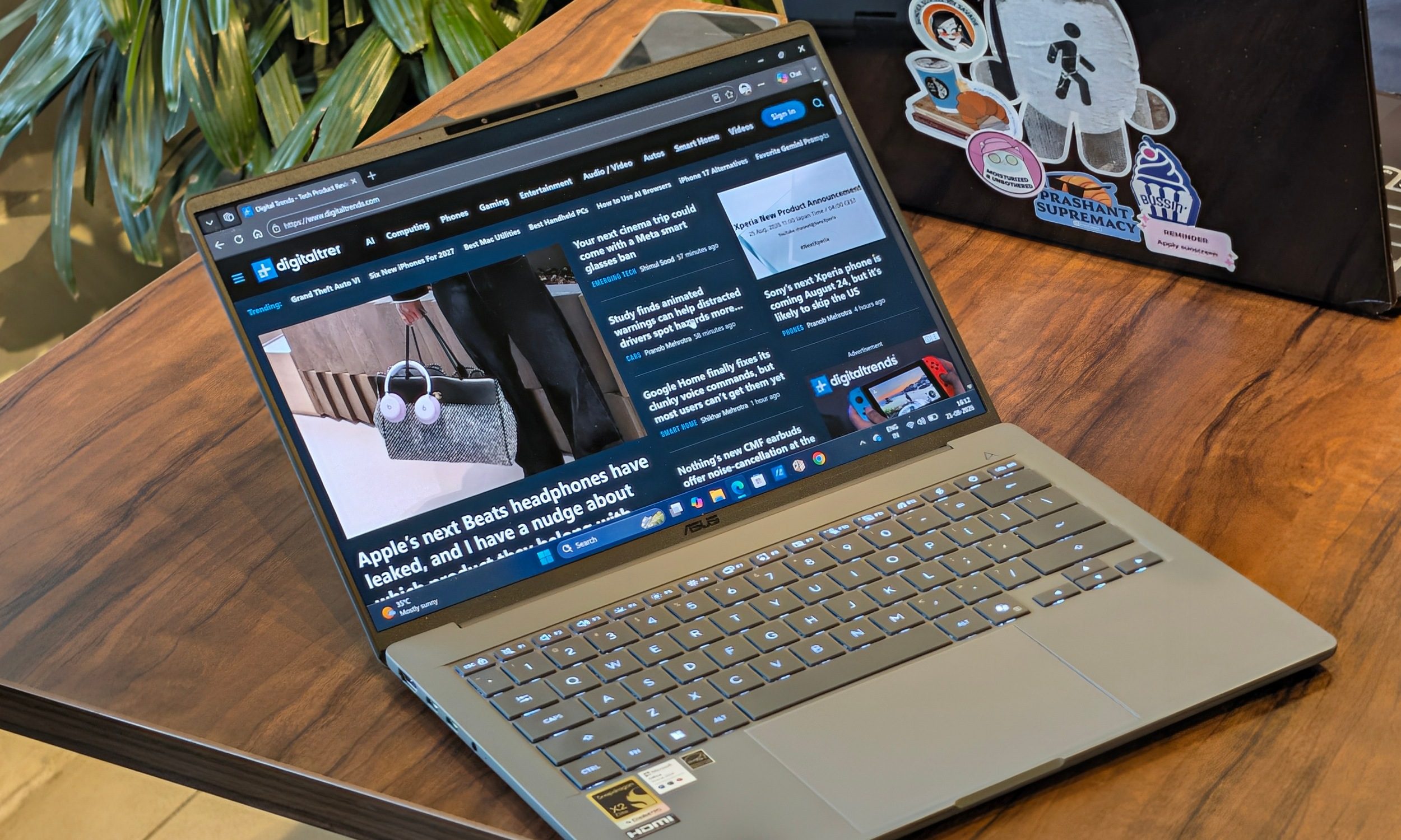 ASUS Zenbook A14 Review Display 2