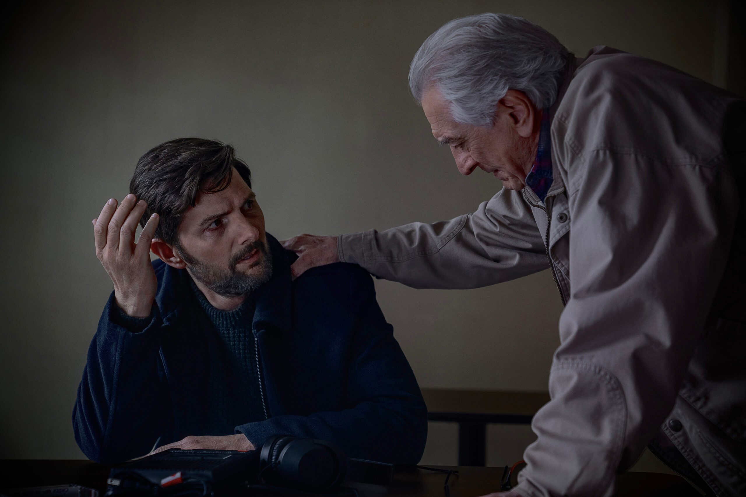 The Whisper Man. (L-R) Adam Scott as Tom Kennedy and Robert De Niro as Peter Willis in The Whisper Man.