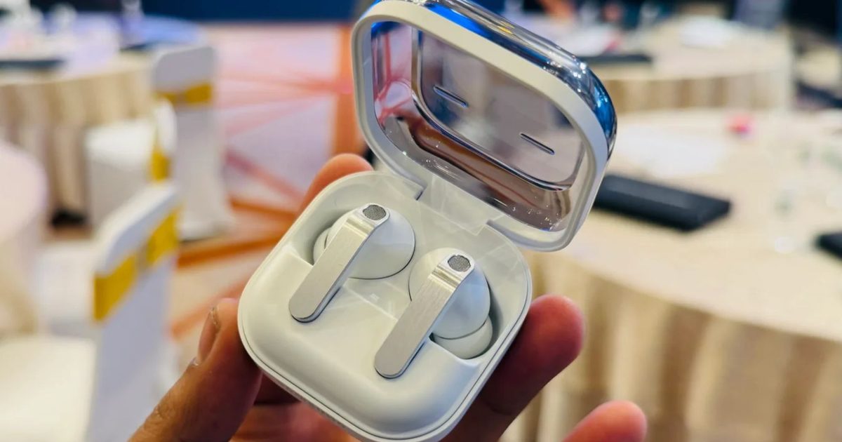 Samsung's rumored ear-hook Galaxy Buds could offer longer battery life than the flagship Buds 4 Pro