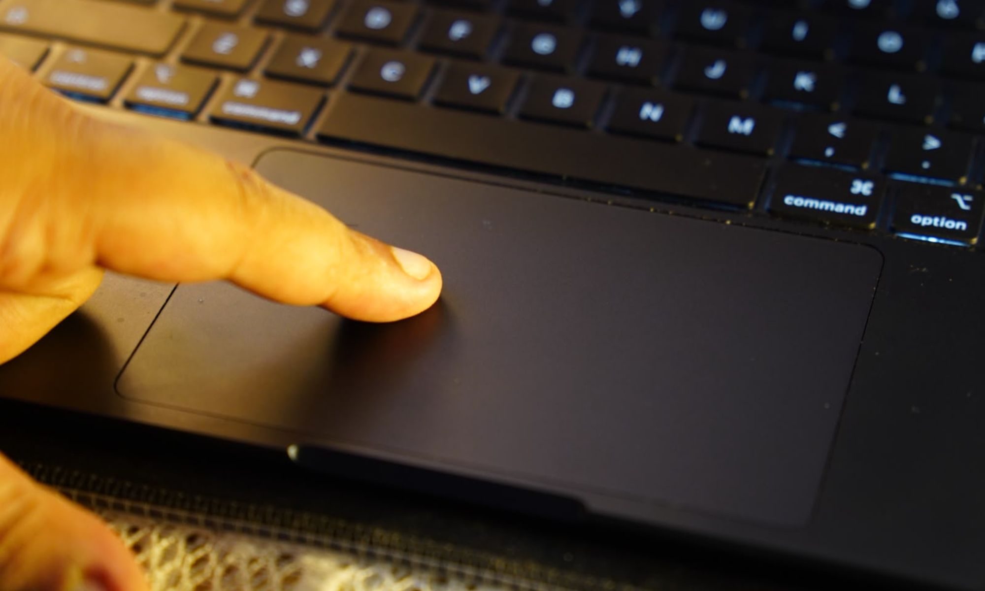 MacBook single finger swipe