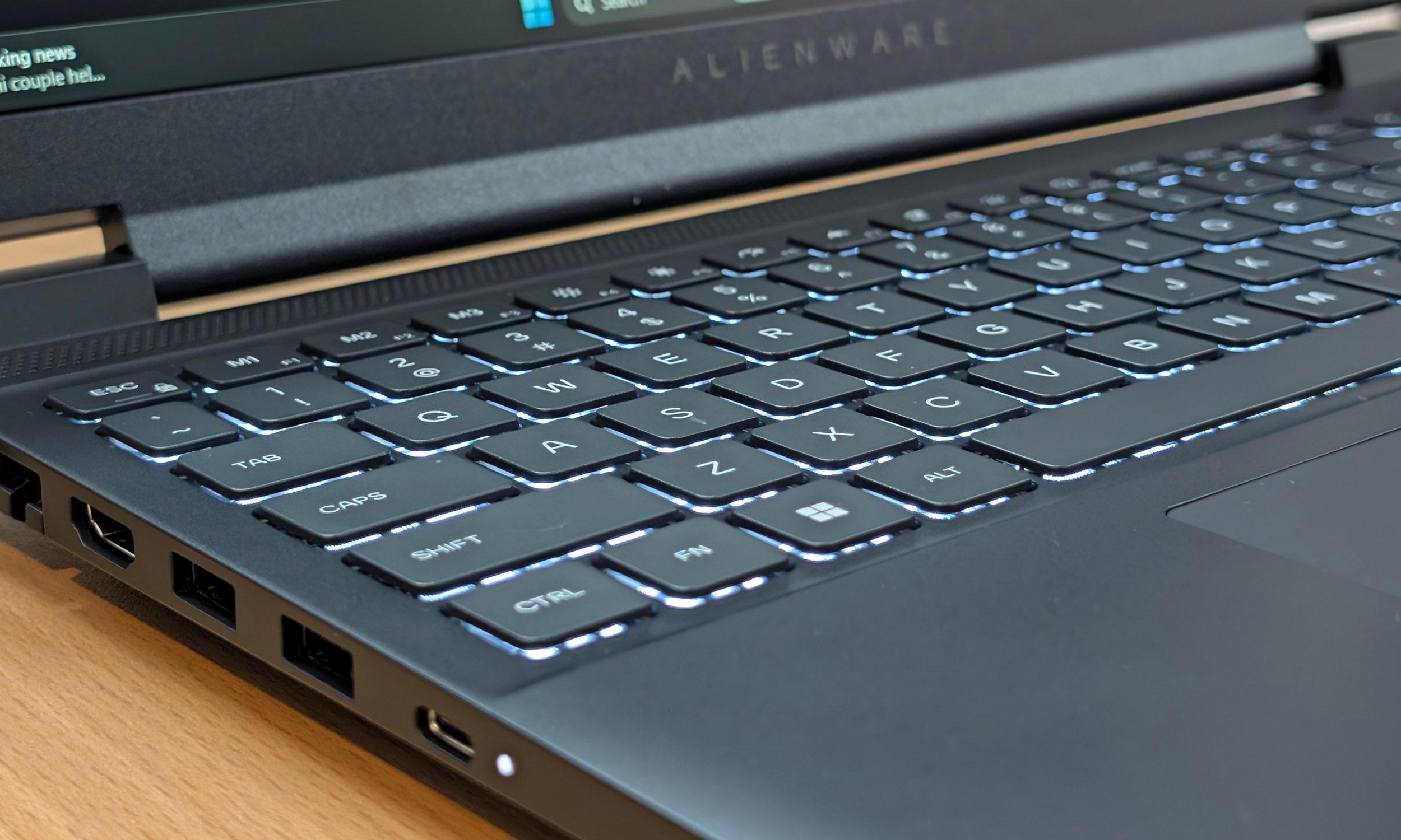 Dell Alienware 15 Review Backlight