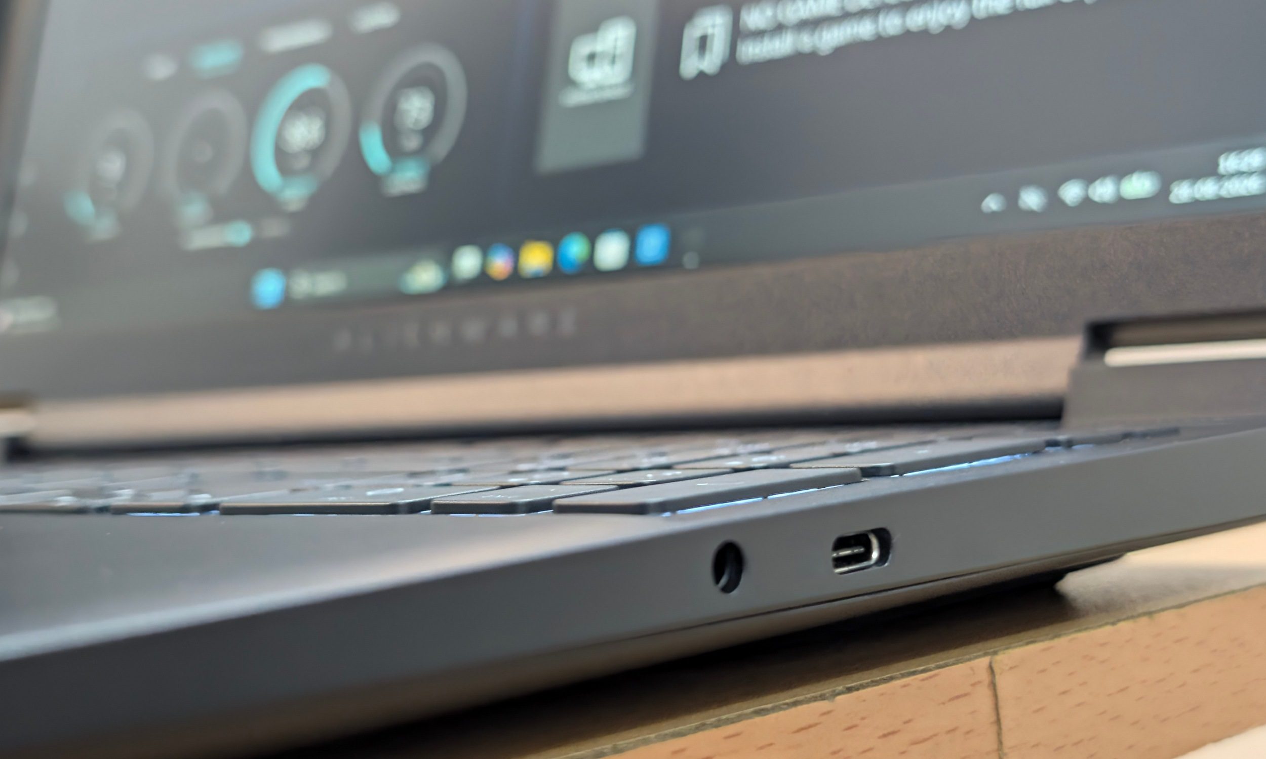 Dell Alienware 15 Review Ports Righjt