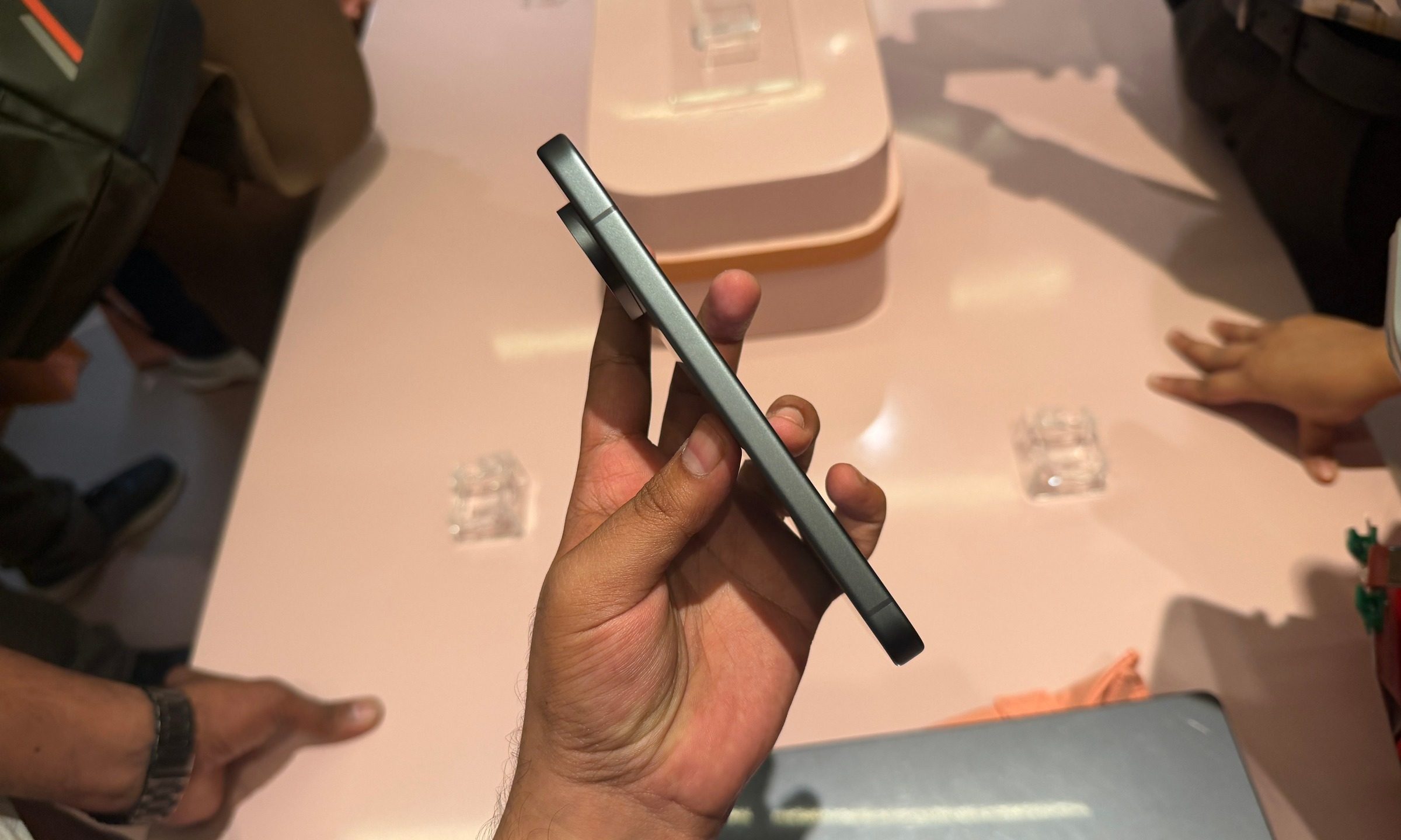 Google Pixel 11 Pro Matte Obsidian Side Frame