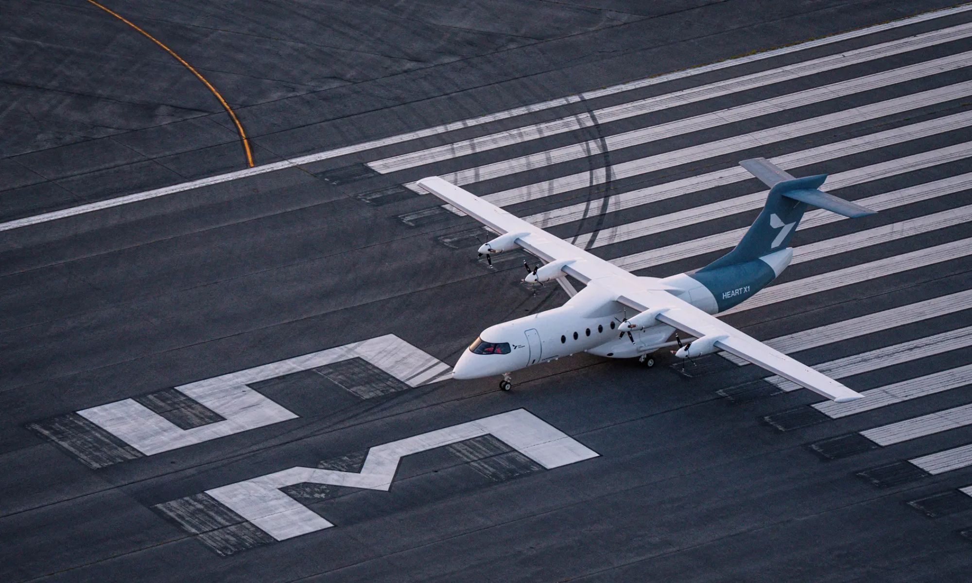 Runway, Aircraft, Airplane