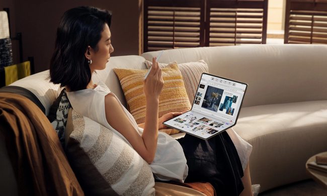Huawei MateBook Fold Ultimate Design being used with the M3-Pen