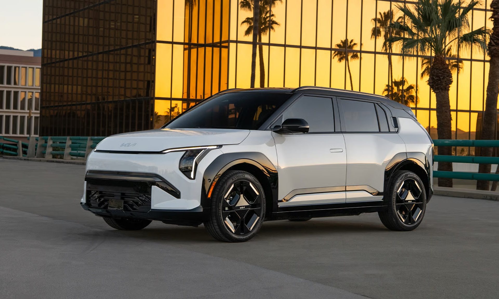 Kia EV3 side profile