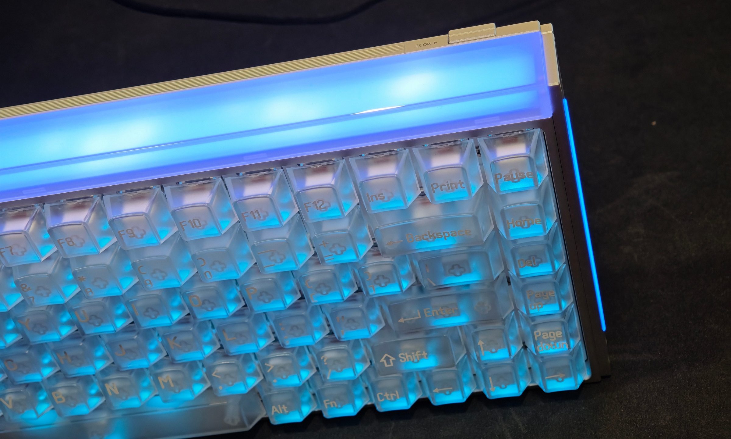 MelGeek MADE84 Ultra V2 Particle back lighting effect