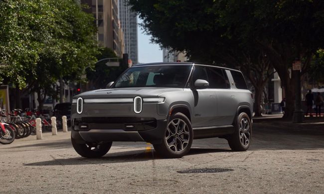 Rivian-R1S-R1T-2027